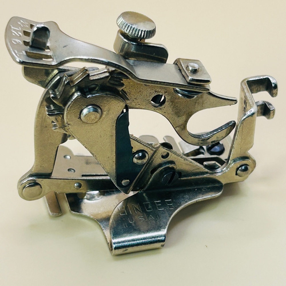 Vintage SINGER Ruffler Sewing Machine Attachment 1261 For Singer Compatible
